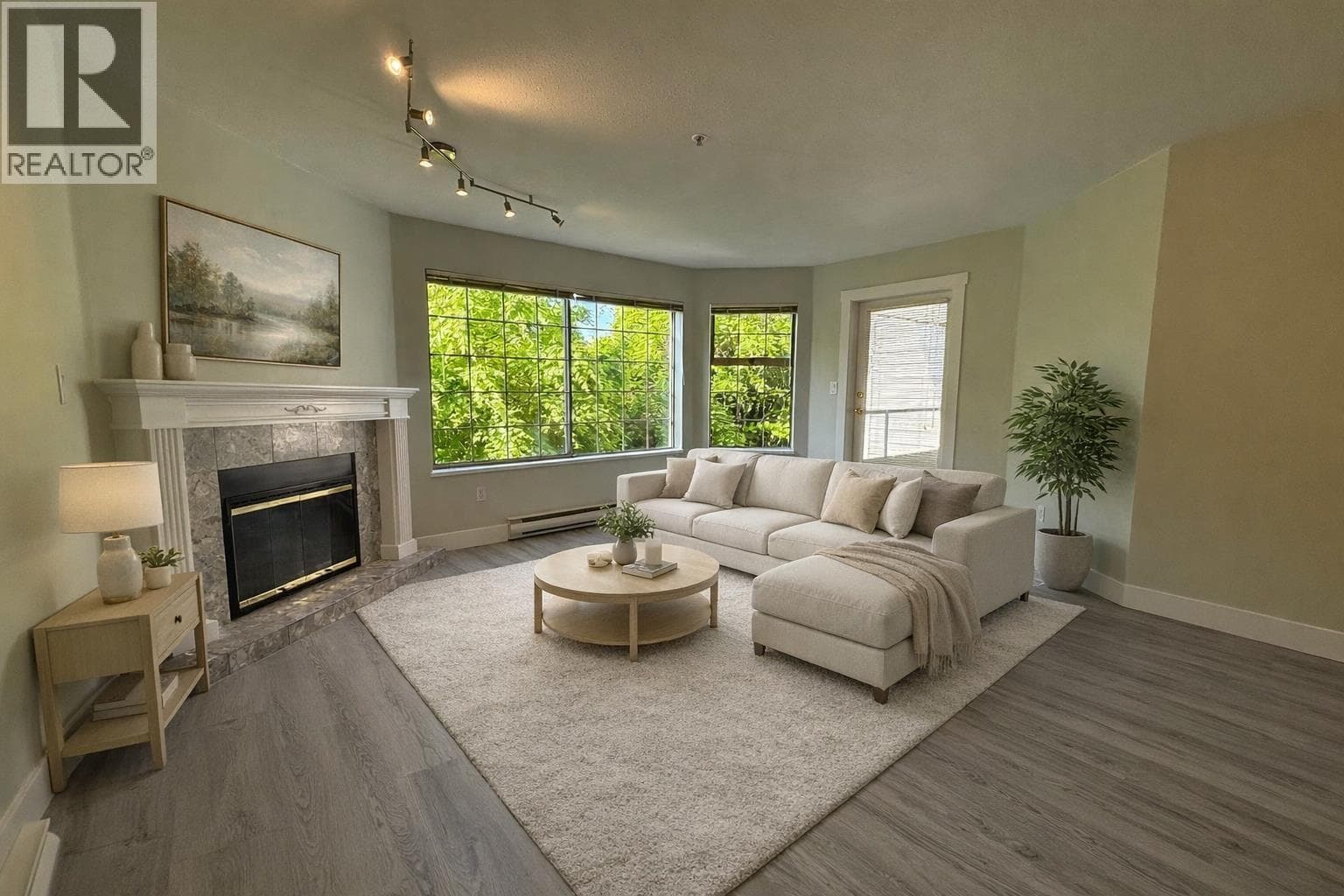 1 bed 1 bath single family at 206 1955 SUFFOLK AVENUE — $459,000