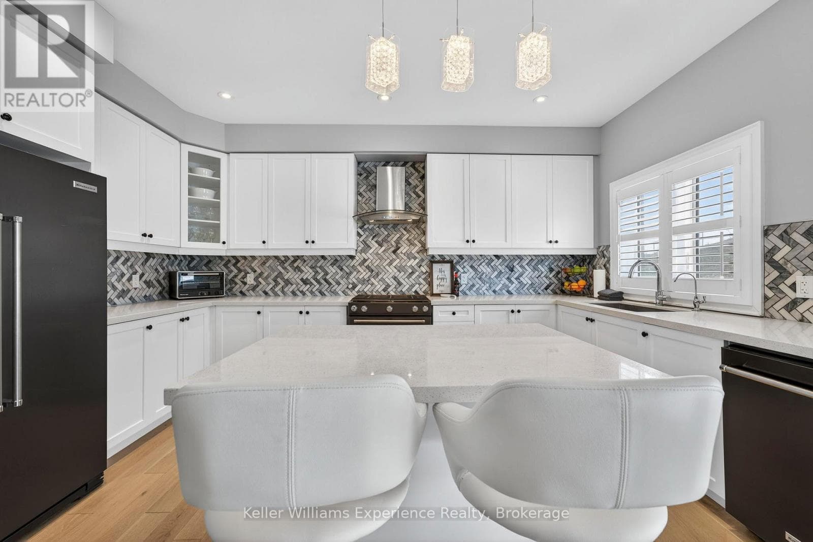 192 MUIRFIELD DRIVE photo 3