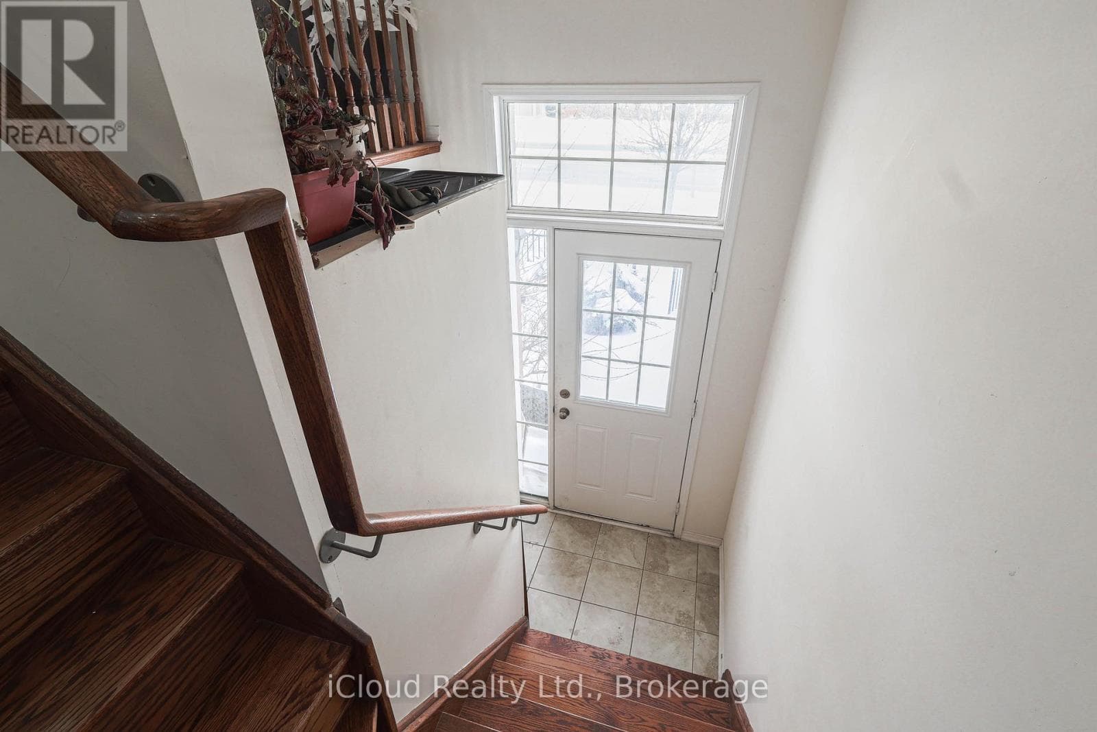 55 MAIDSTONE WAY photo 2