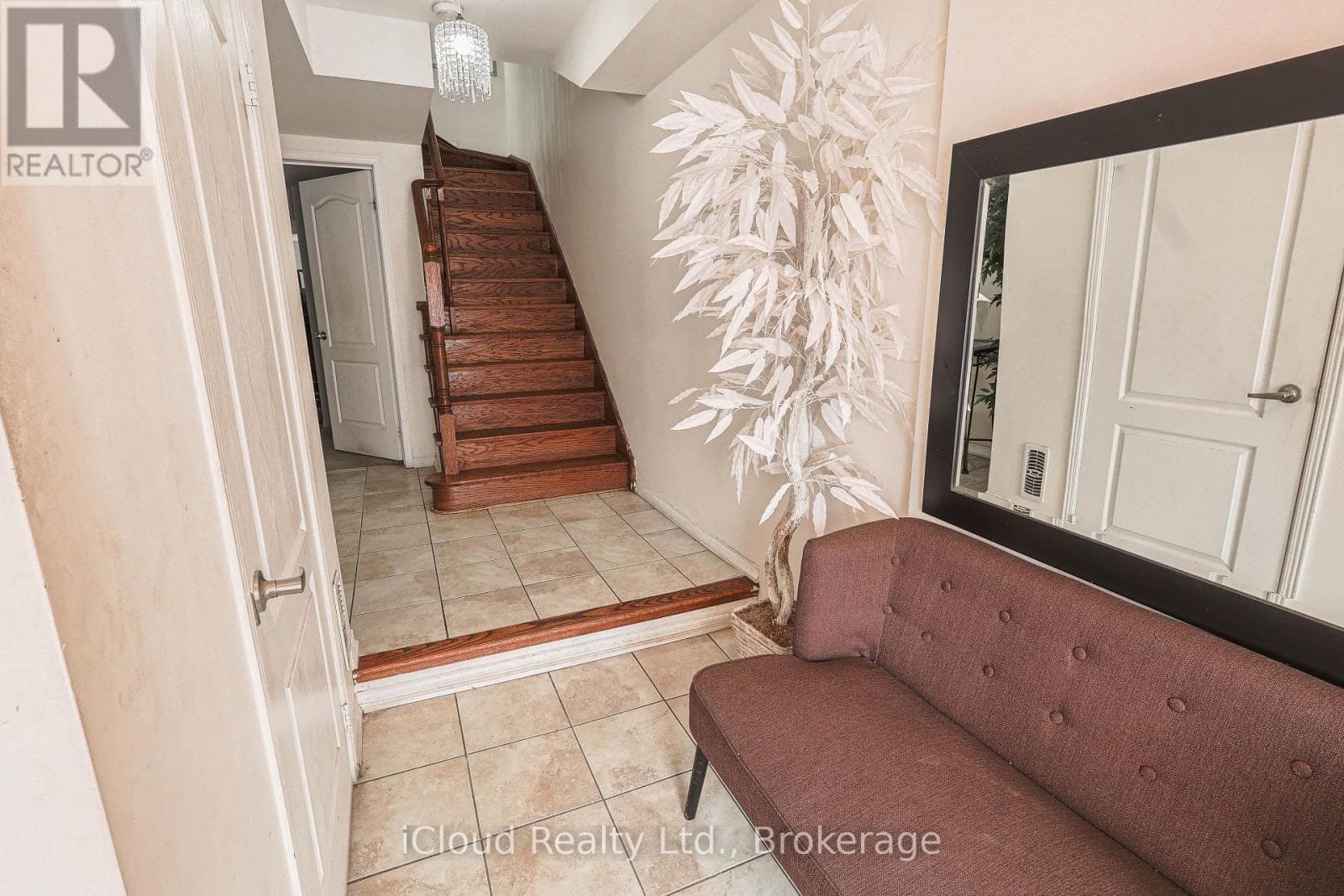 55 MAIDSTONE WAY photo 3