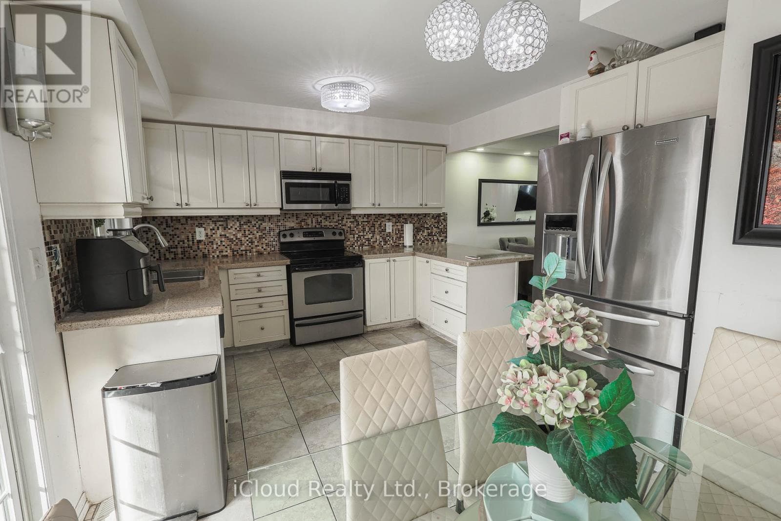 55 MAIDSTONE WAY photo 4