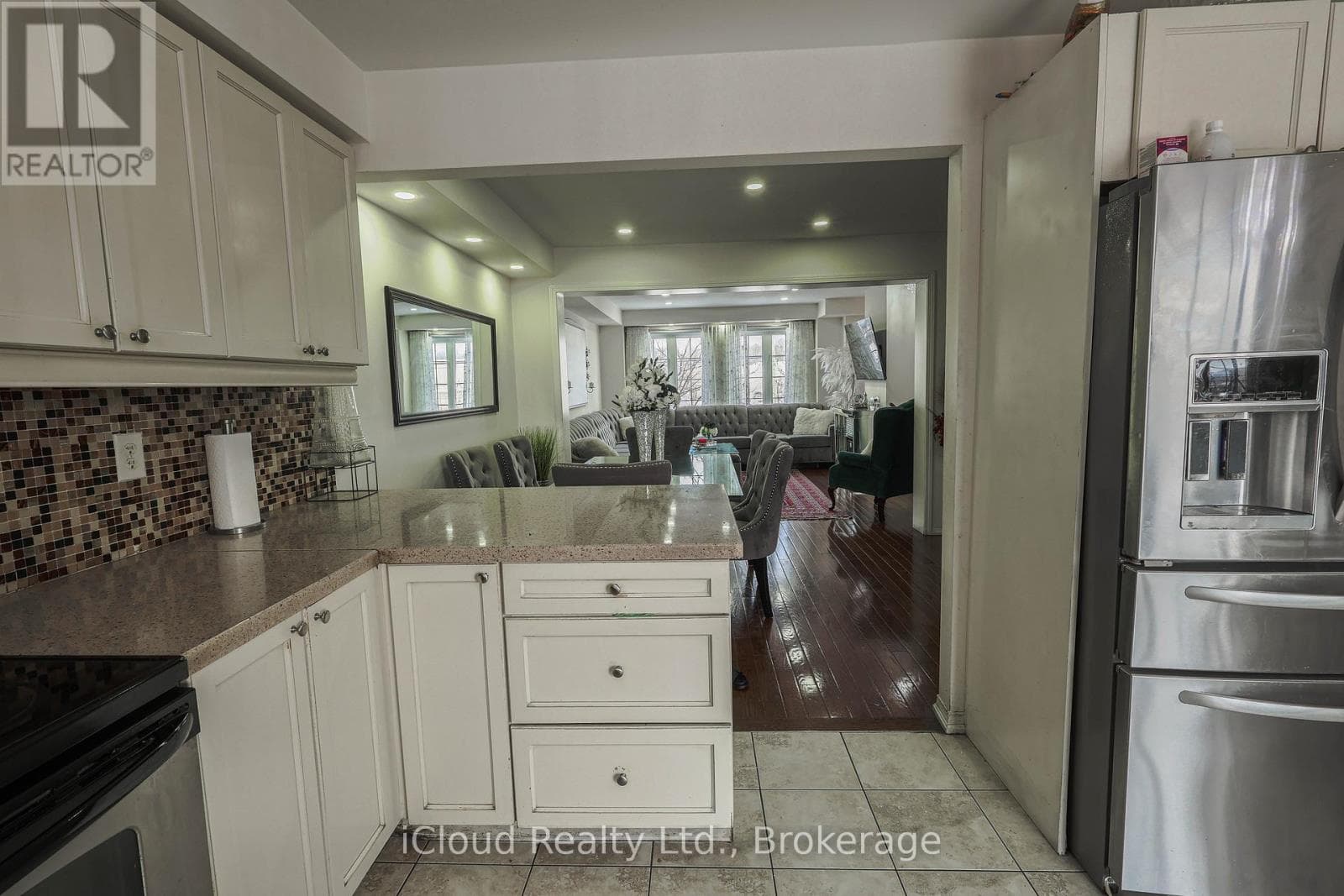 55 MAIDSTONE WAY photo 5