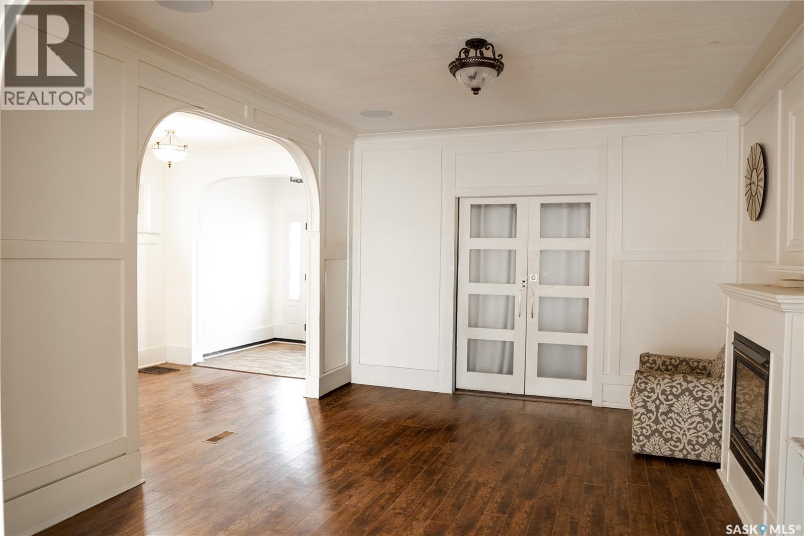2128 Osler STREET photo 3