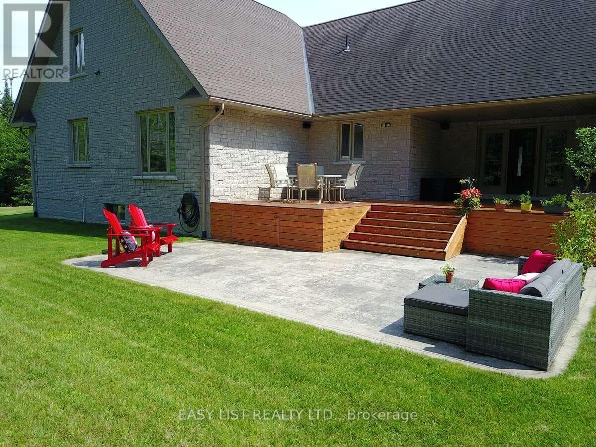 110 MONCK SQUARE photo 2