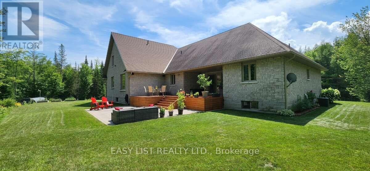 110 MONCK SQUARE photo 3