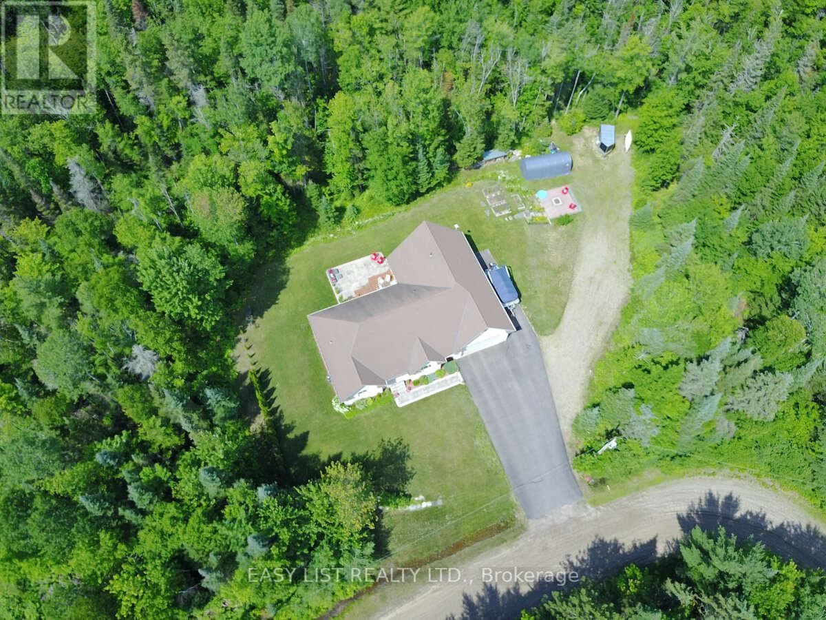 110 MONCK SQUARE photo 4