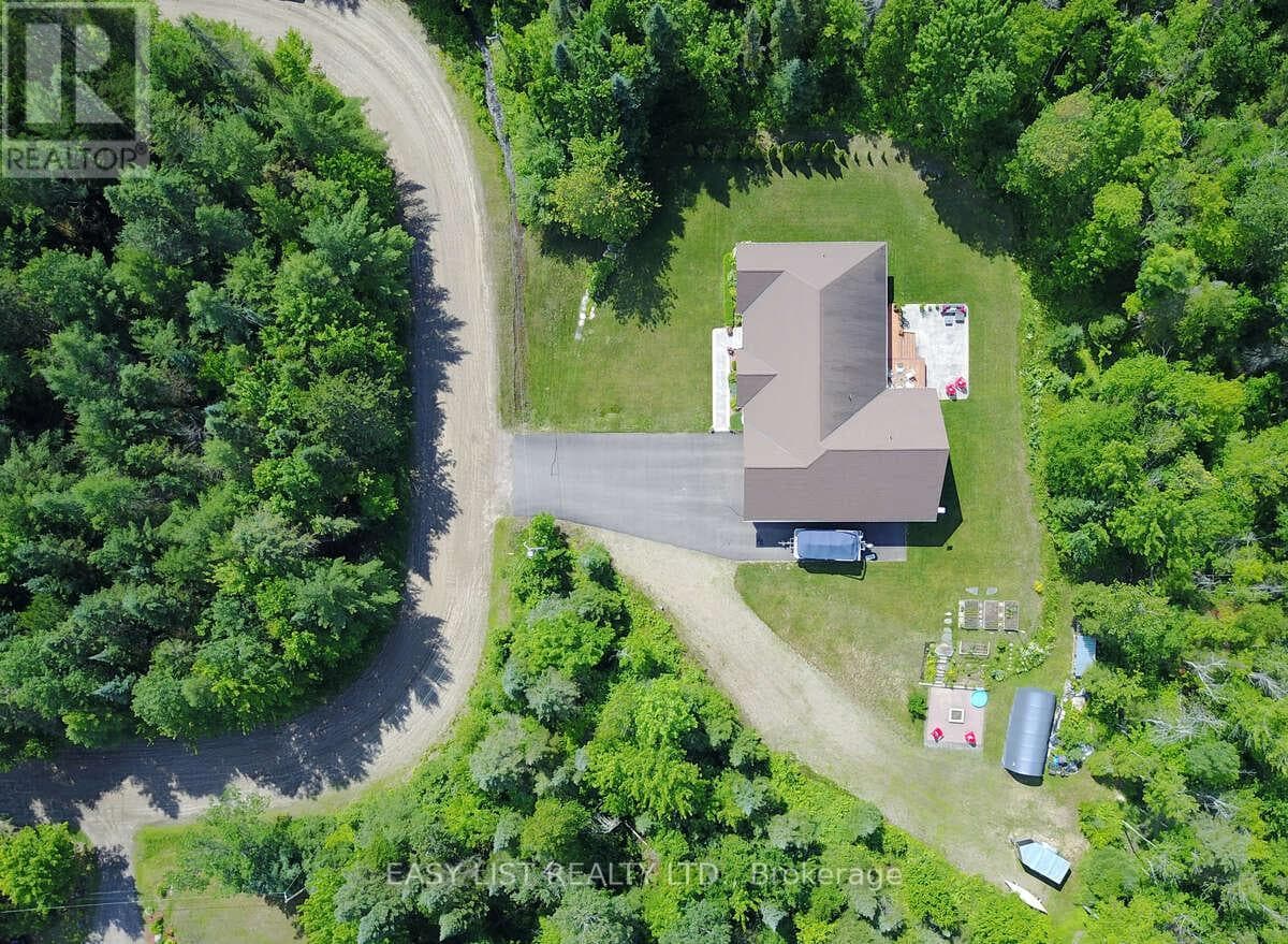 110 MONCK SQUARE photo 5