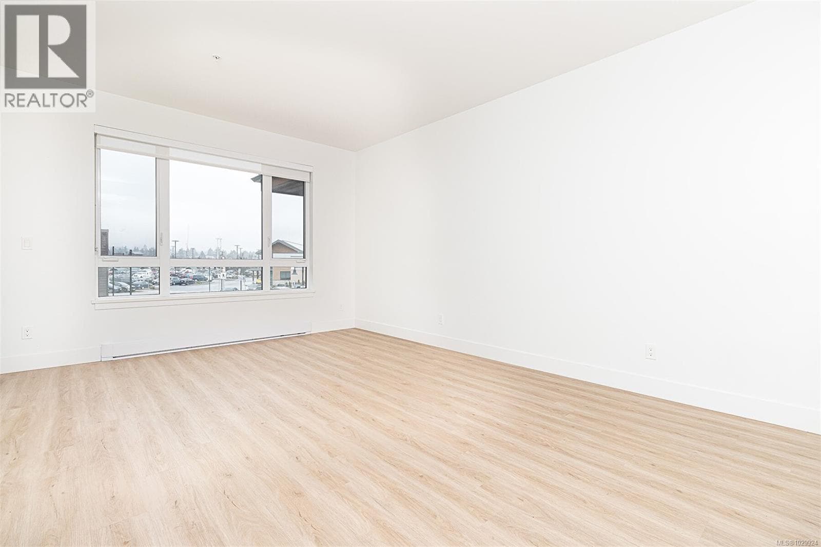 210 940 REUNION Ave photo 5