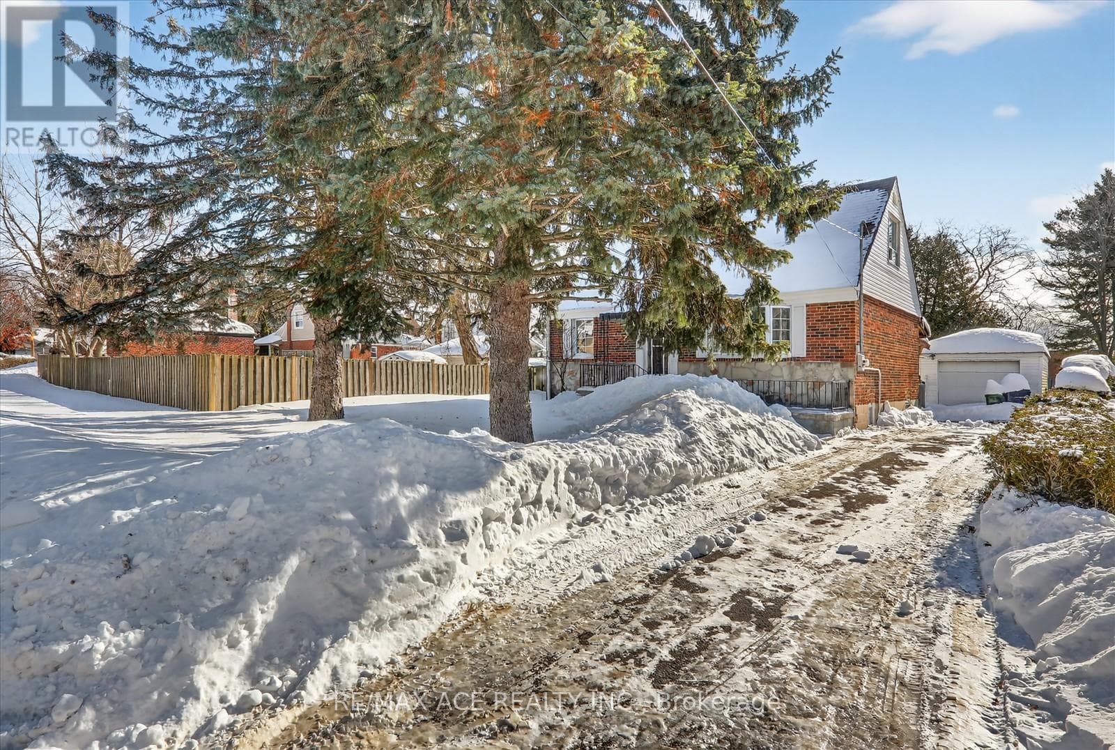 233 OAKRIDGE DRIVE photo 2