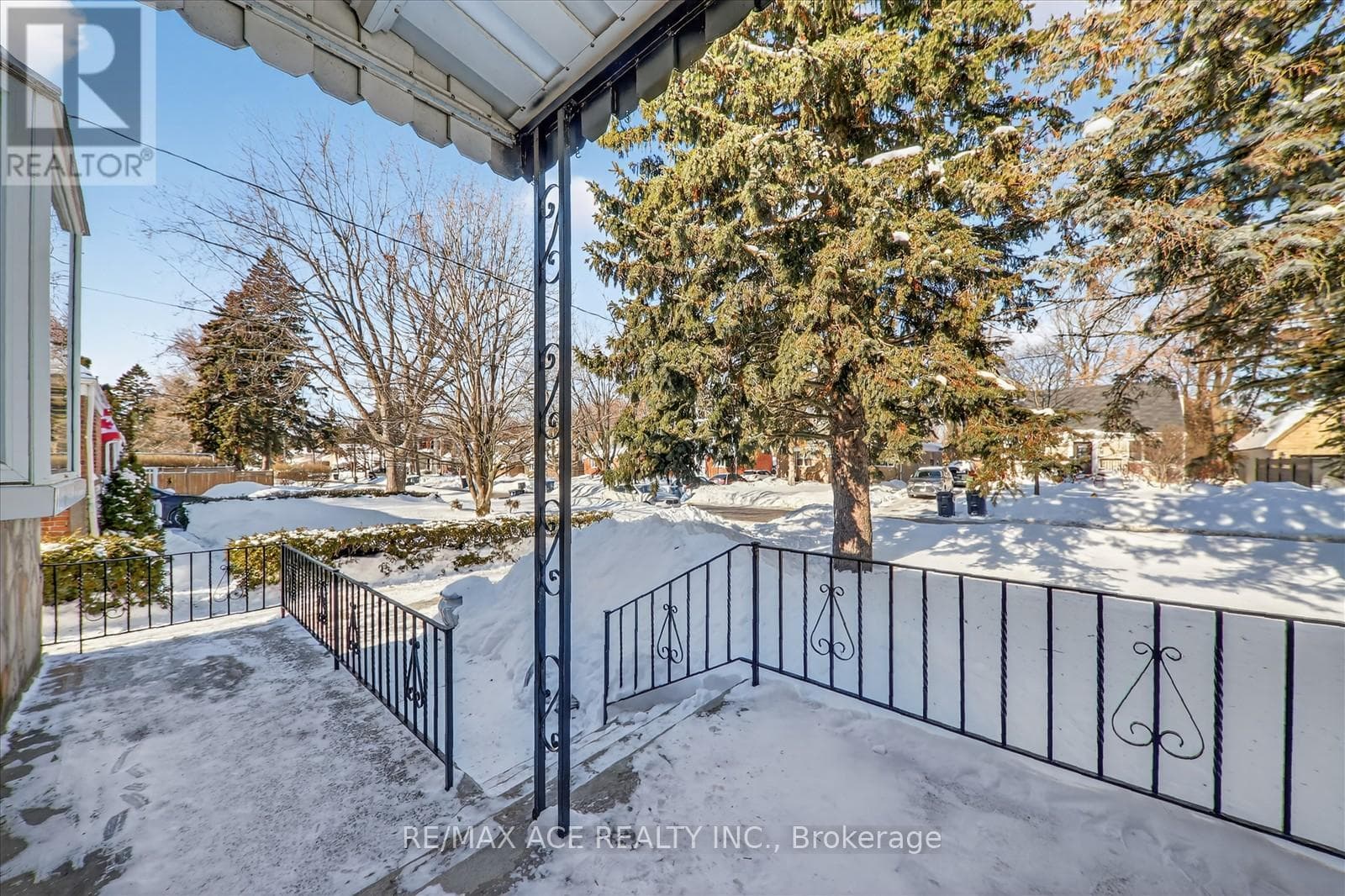 233 OAKRIDGE DRIVE photo 4