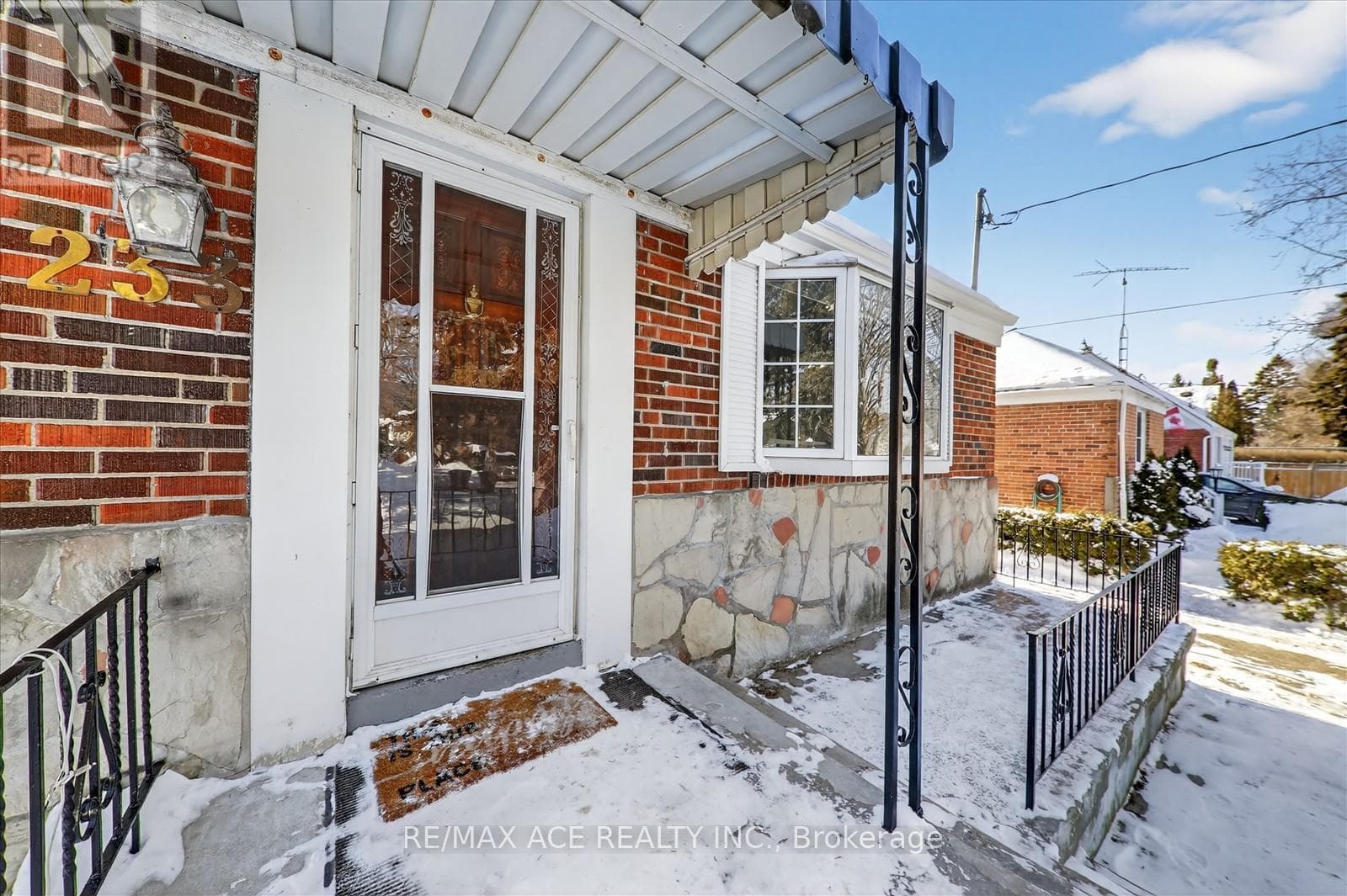 233 OAKRIDGE DRIVE photo 5