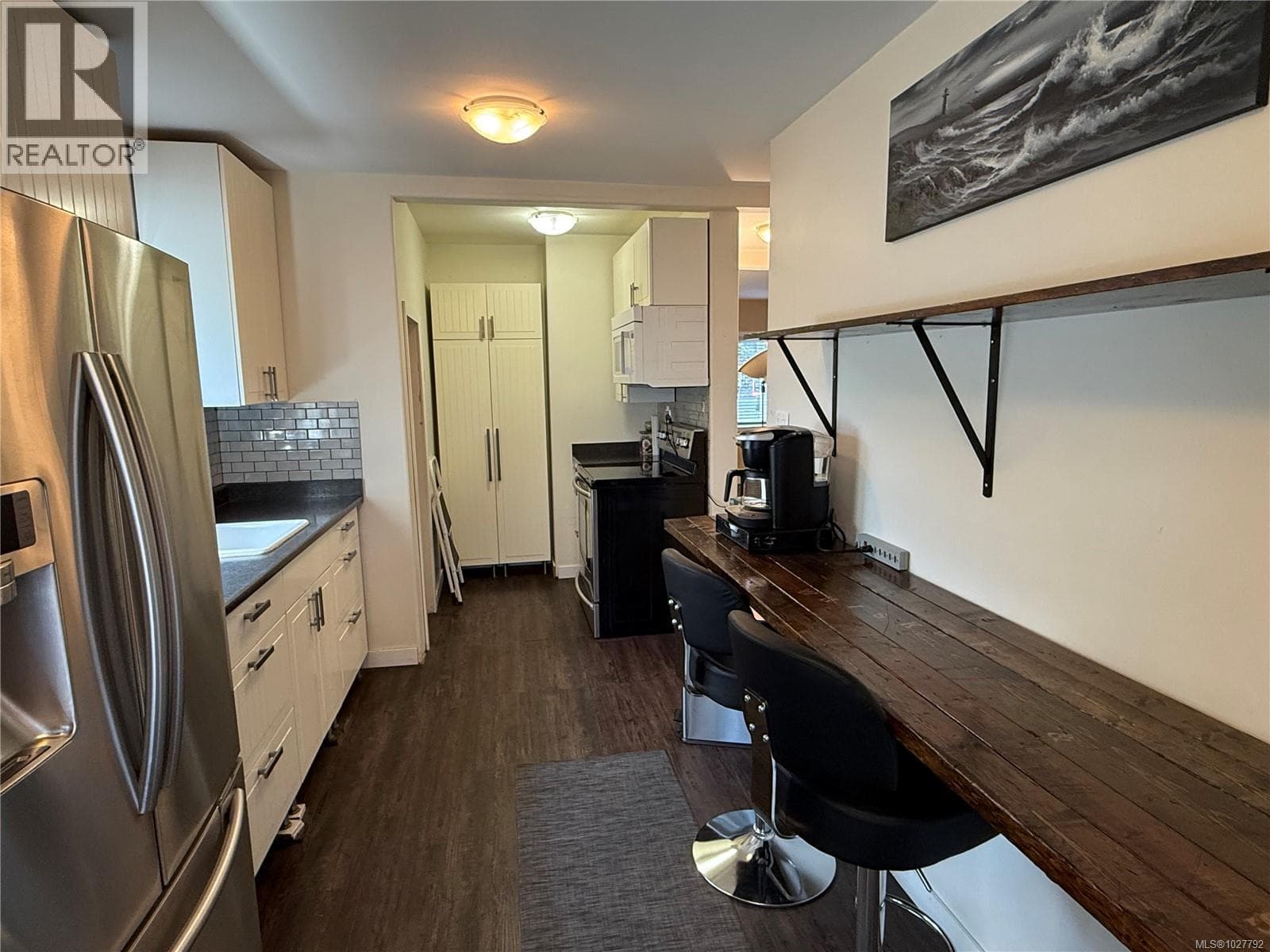 308 Holly Ave photo 5