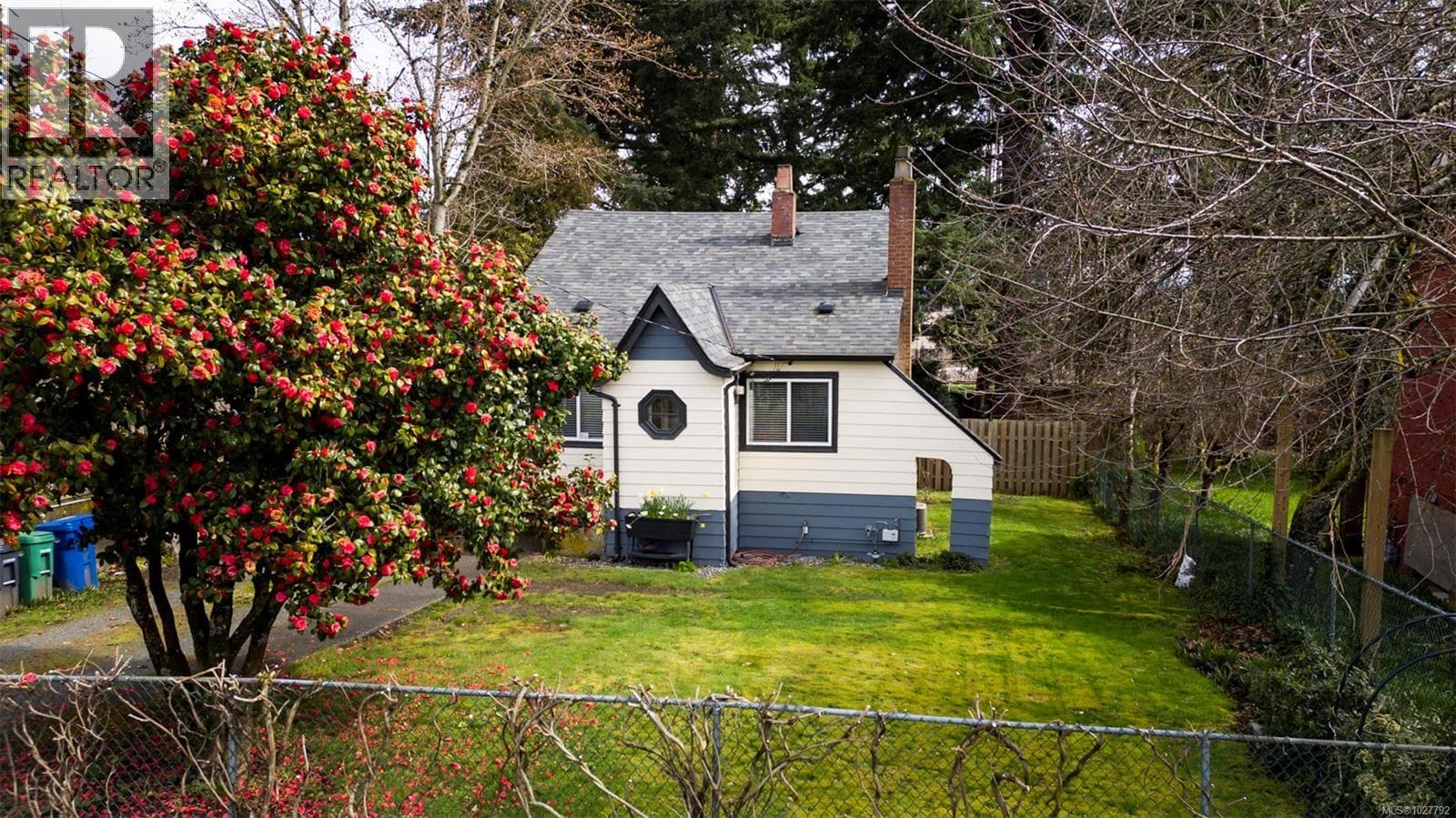 308 Holly Ave photo 2