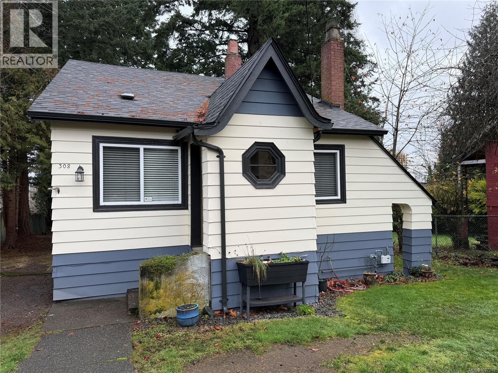 308 Holly Ave photo 3