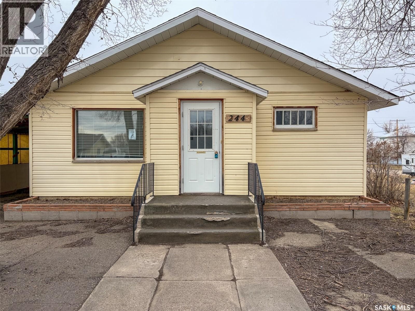 244 Maple STREET photo 2