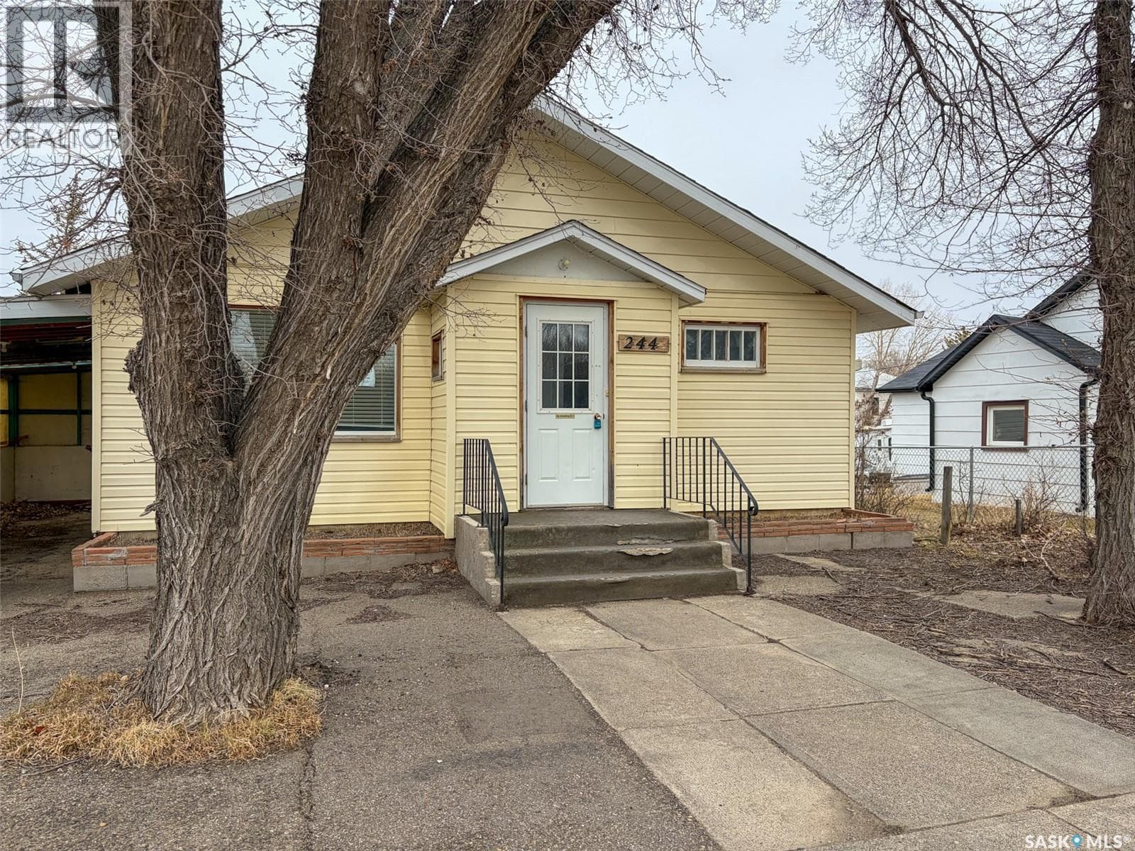 244 Maple STREET photo 3