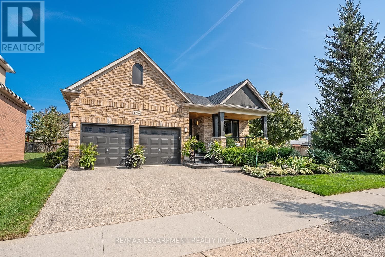4252 SARAZEN DRIVE photo 2