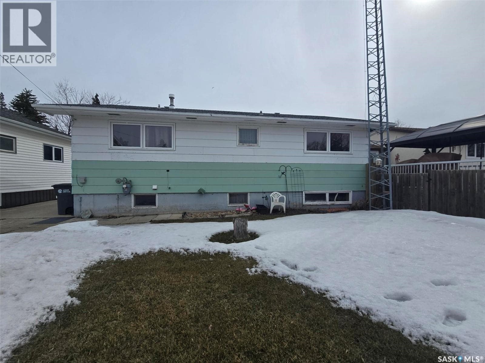 904 Francis STREET photo 4