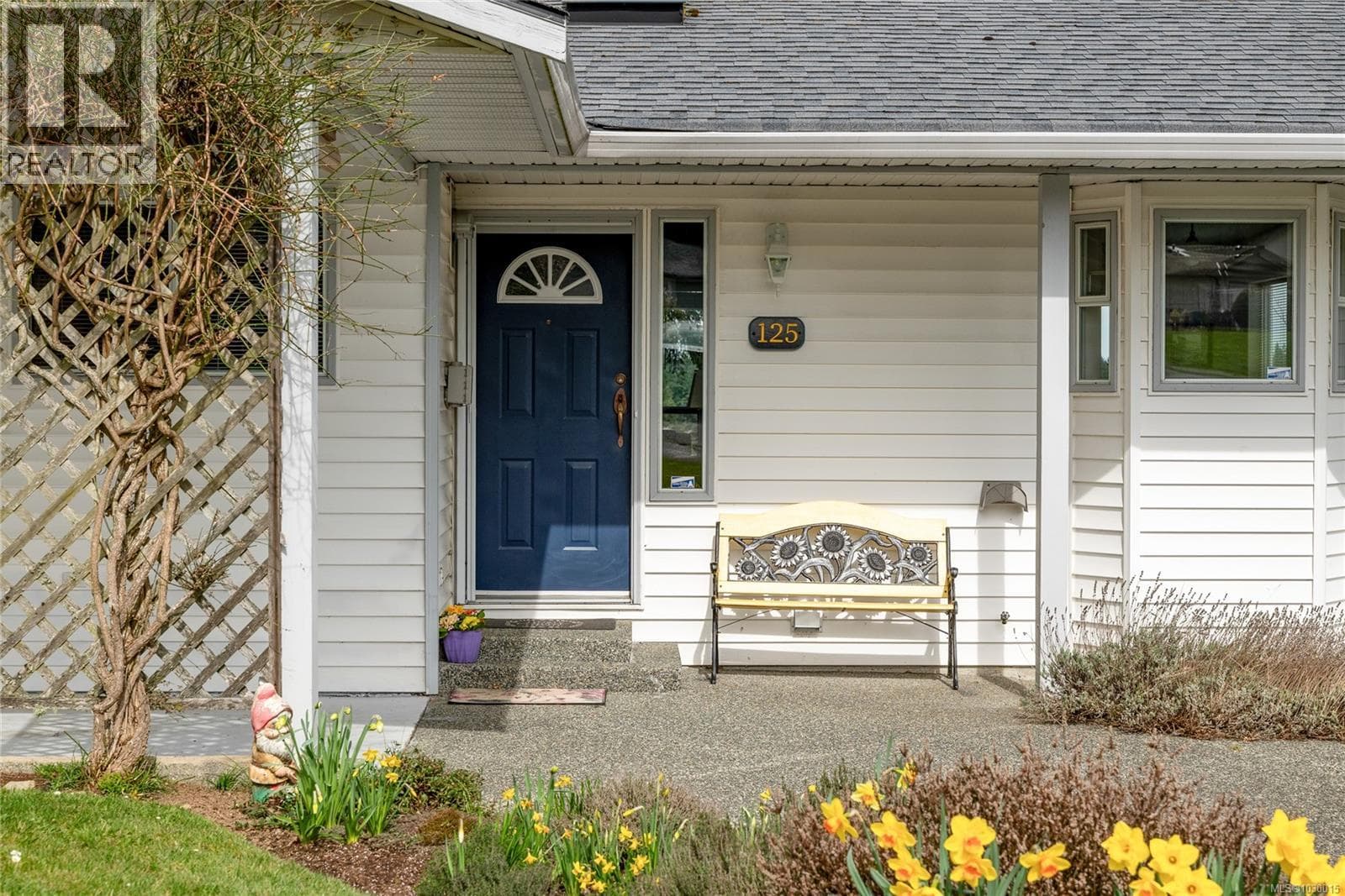 125 Sylvan Pl photo 3