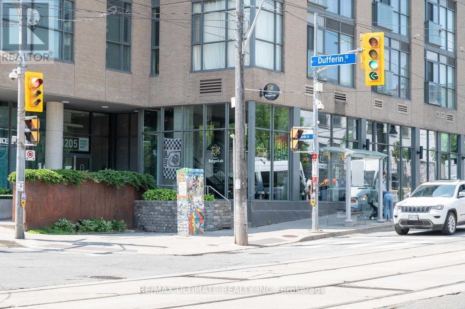 1205 QUEEN STREET W photo 4