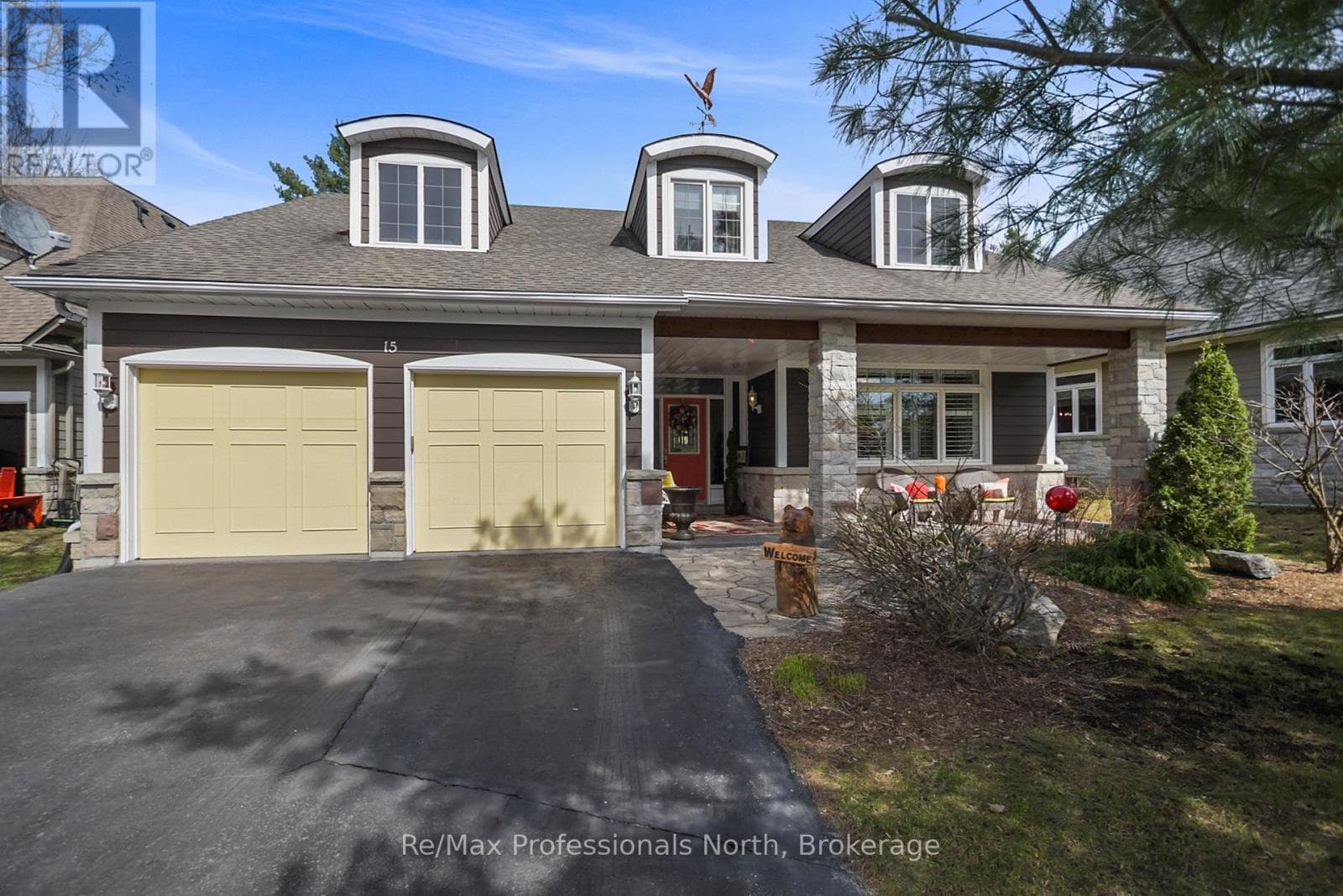 3 bed 3 bath single family at 15 MUSKOKA BAY BOULEVARD — $1,050,000
