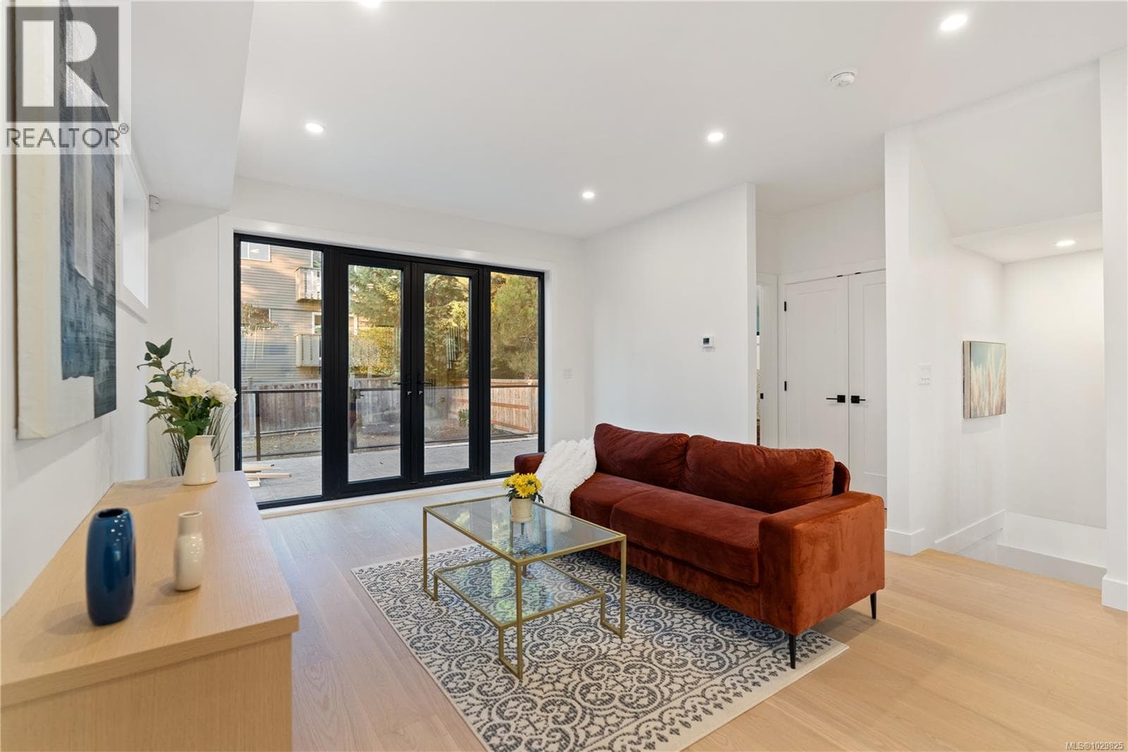 1342 Wood St photo 3