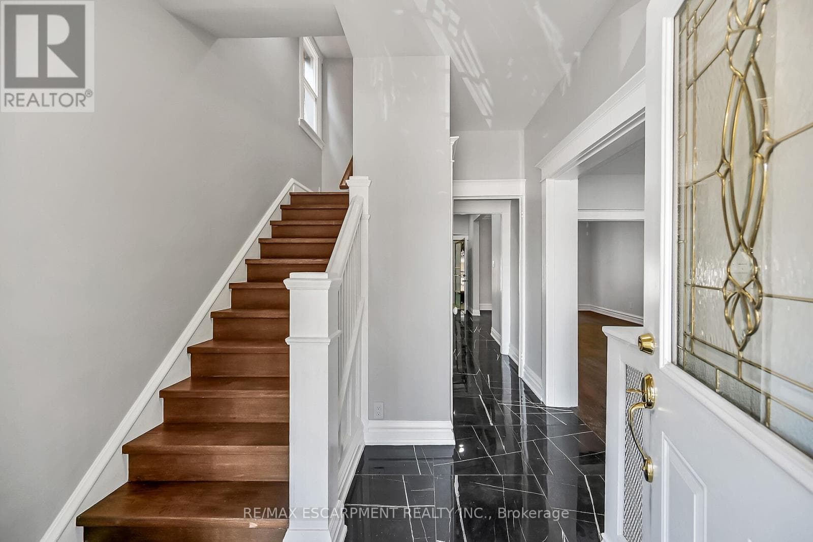 172 SHERMAN AVENUE S photo 4