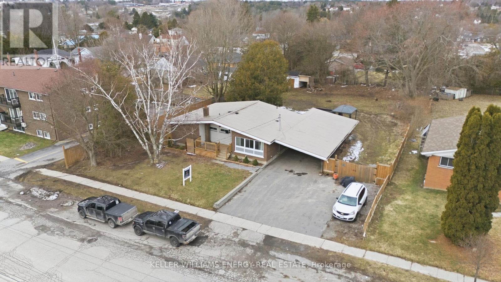 26 WELLINGTON STREET photo 2