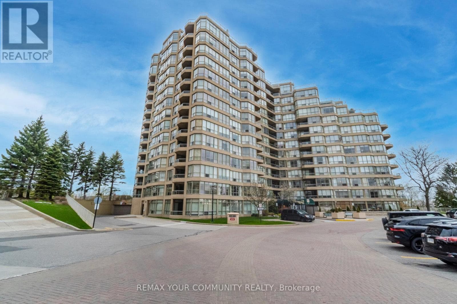 3 bed 2 bath single family at 1011 - 20 GUILDWOOD PARKWAY — $849,888
