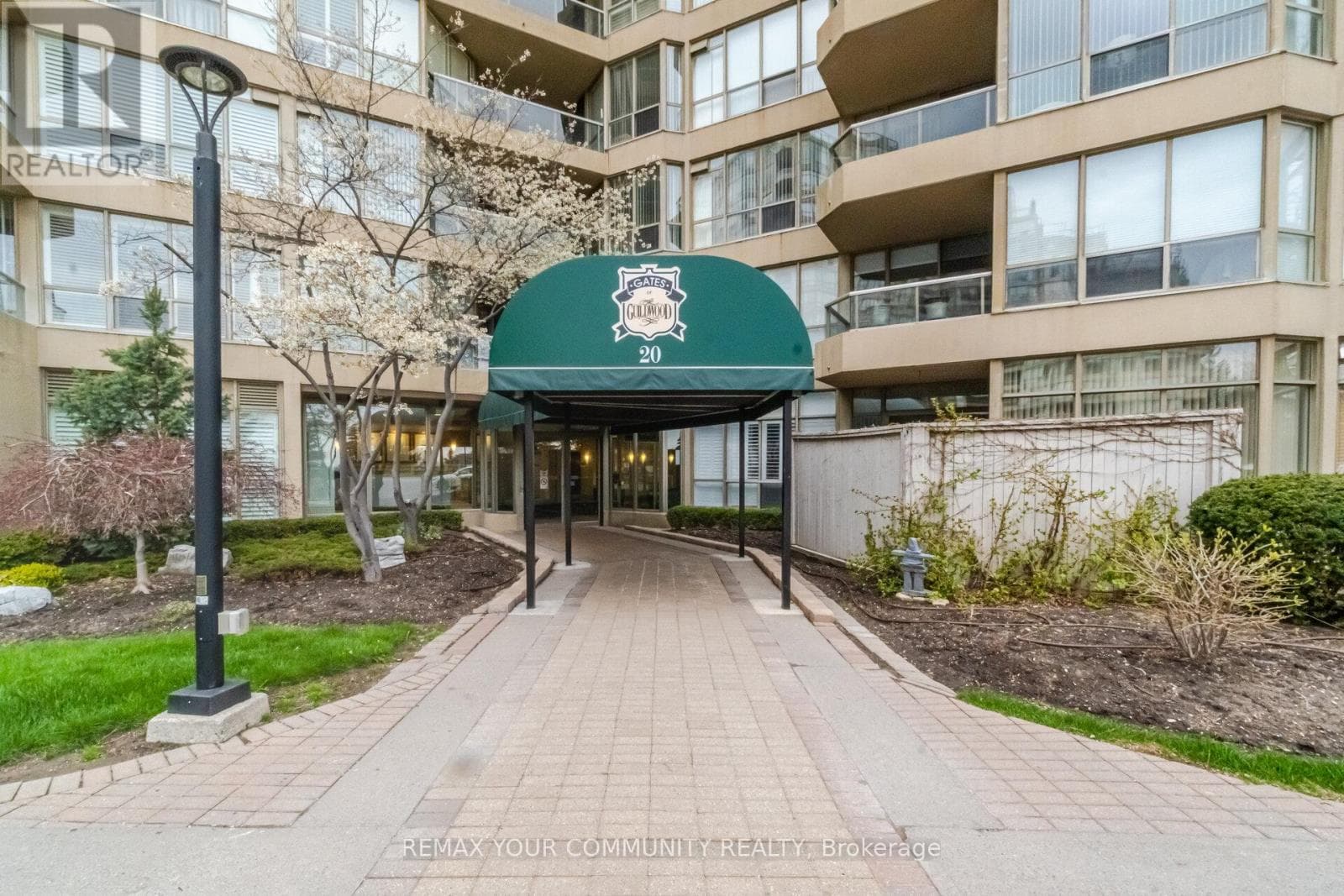 1011 - 20 GUILDWOOD PARKWAY photo 3