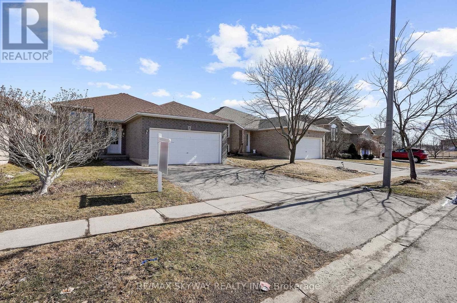 8 BRADLEY LANE photo 3