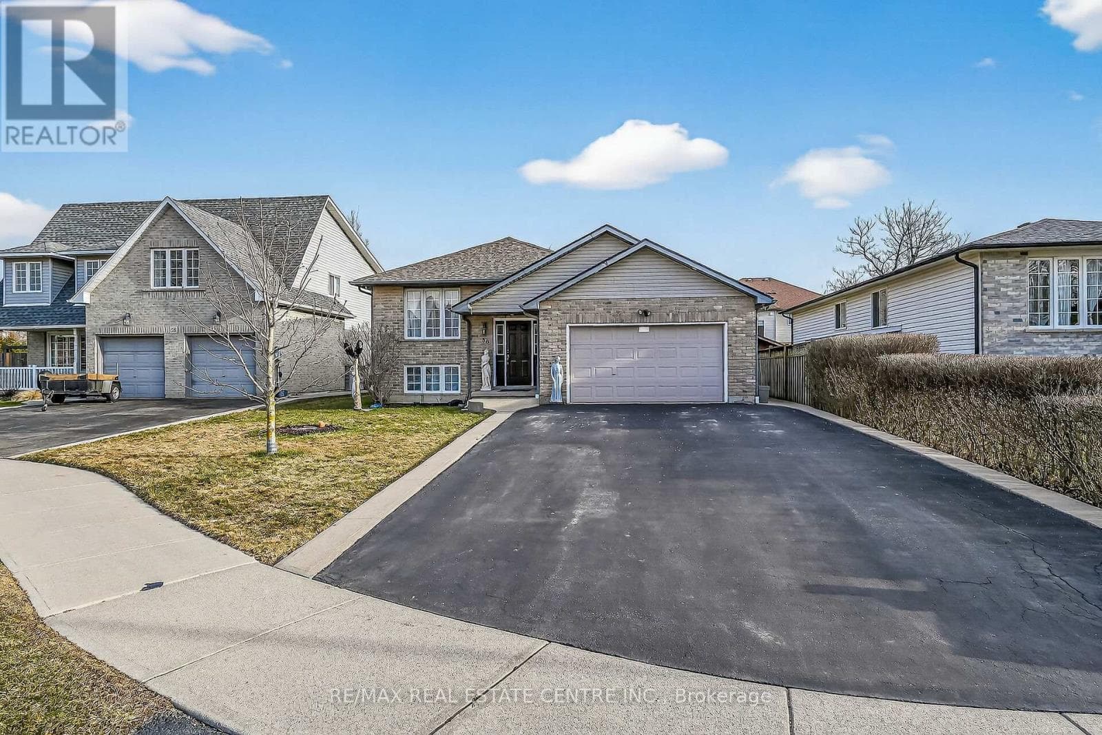 36 LONGVIEW COURT photo 2