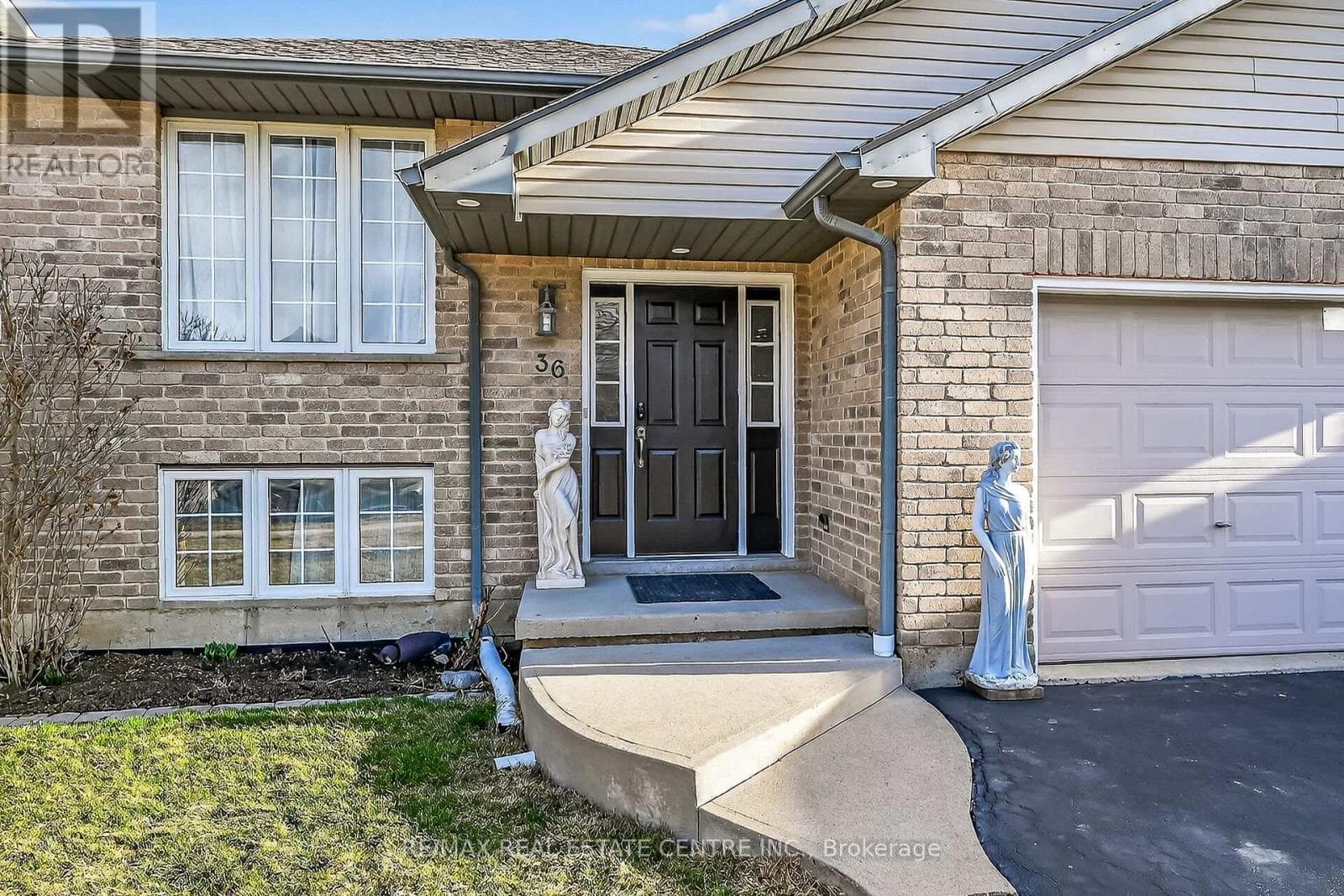 36 LONGVIEW COURT photo 3