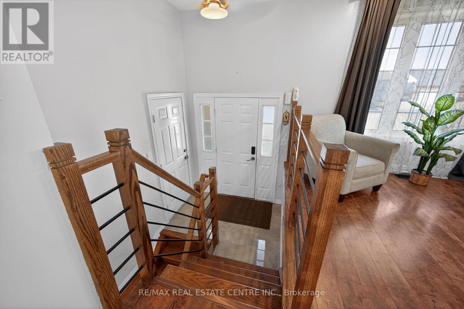 36 LONGVIEW COURT photo 4