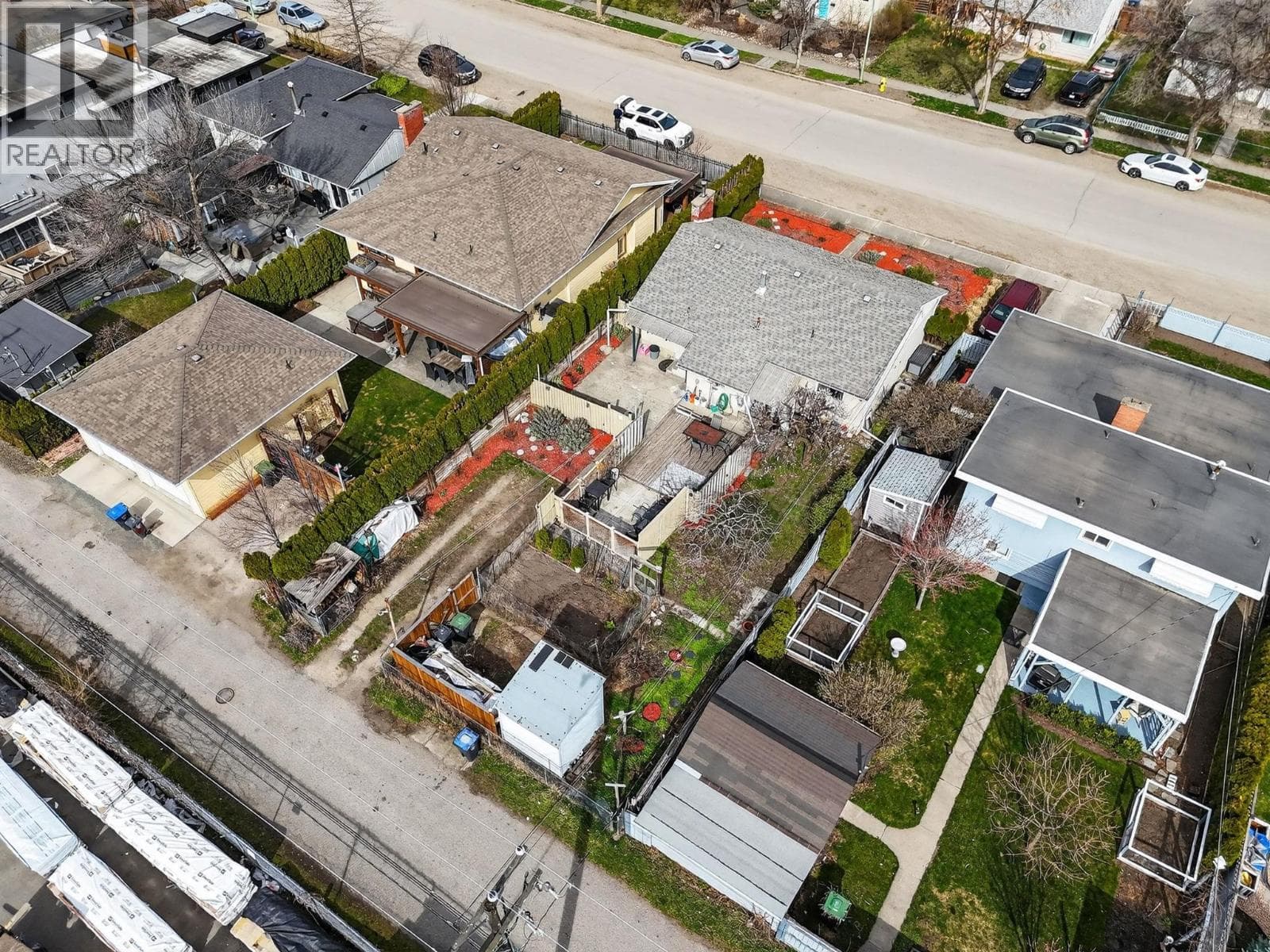 651 Bay Avenue photo 4