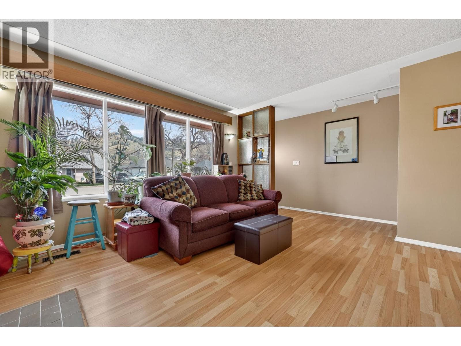 651 Bay Avenue photo 5