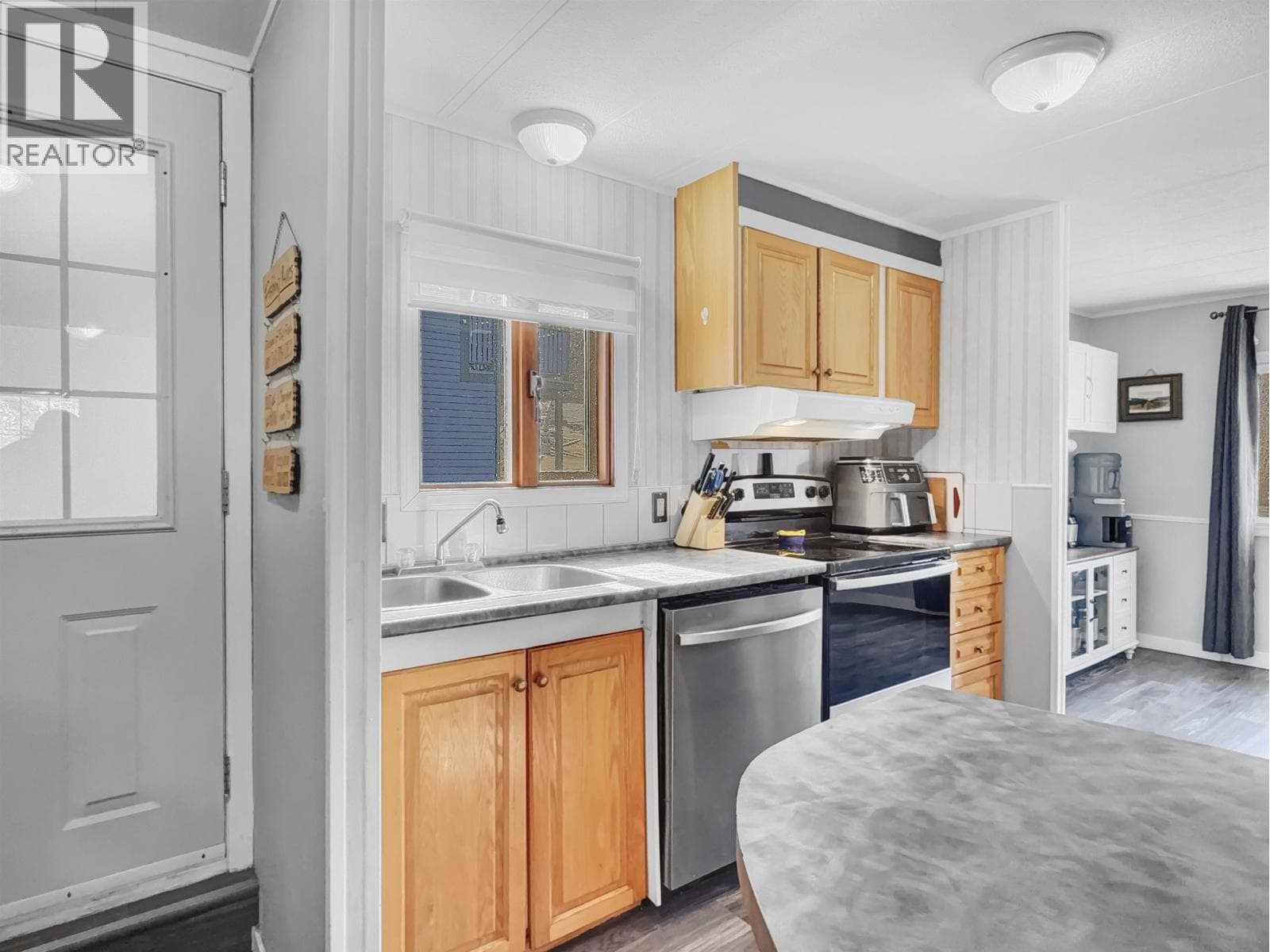 1008 RICHARD ROAD photo 3