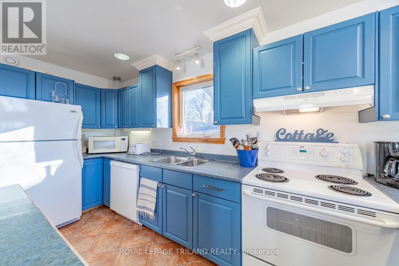 28 ELMWOOD AVENUE photo 3