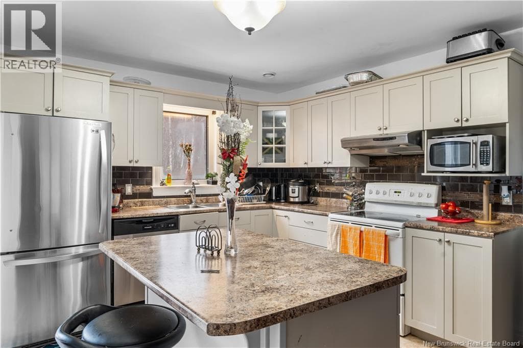 899 Bernard Street photo 2