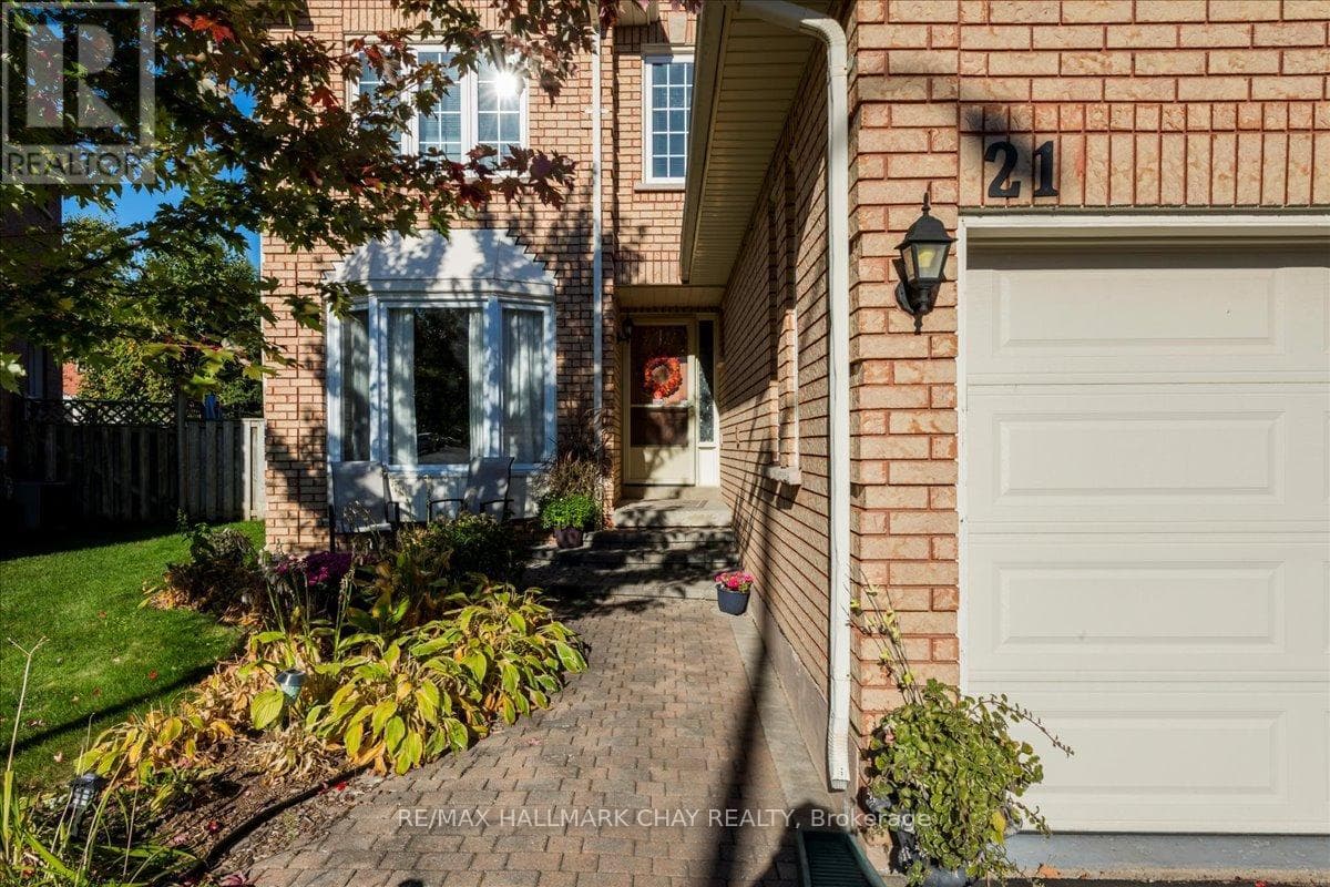 21 BARWICK DRIVE photo 2