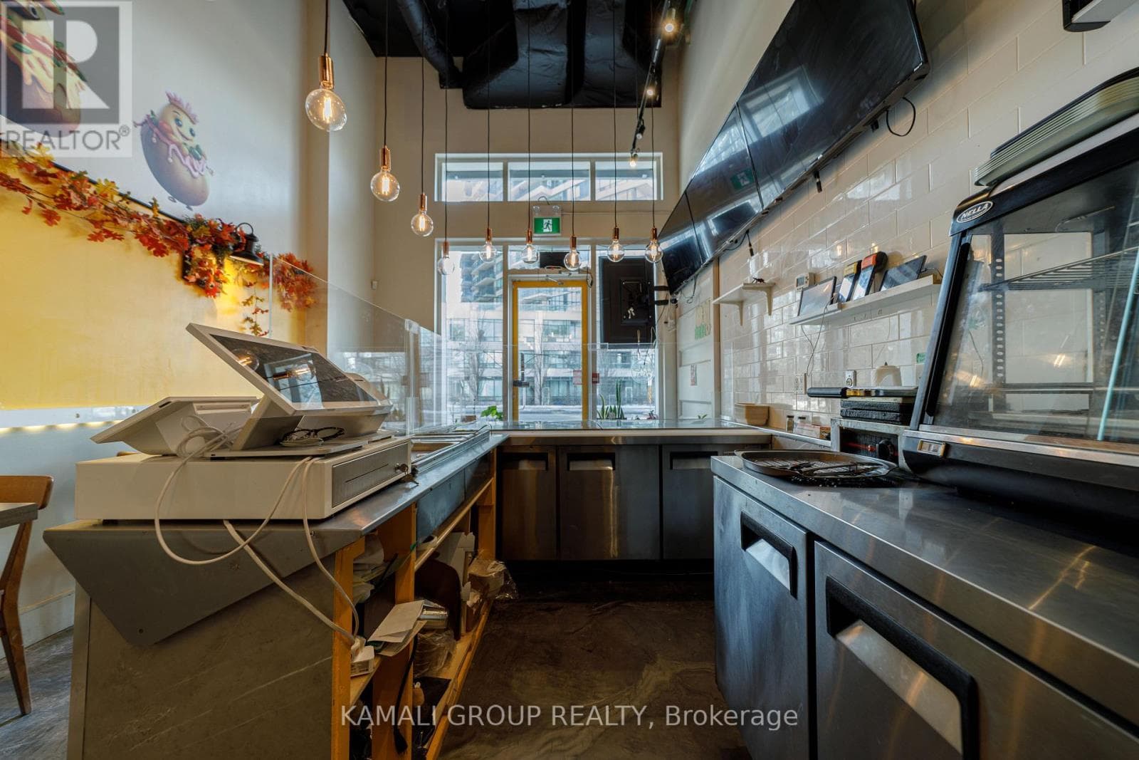 110 - 28 FINCH AVENUE W photo 4