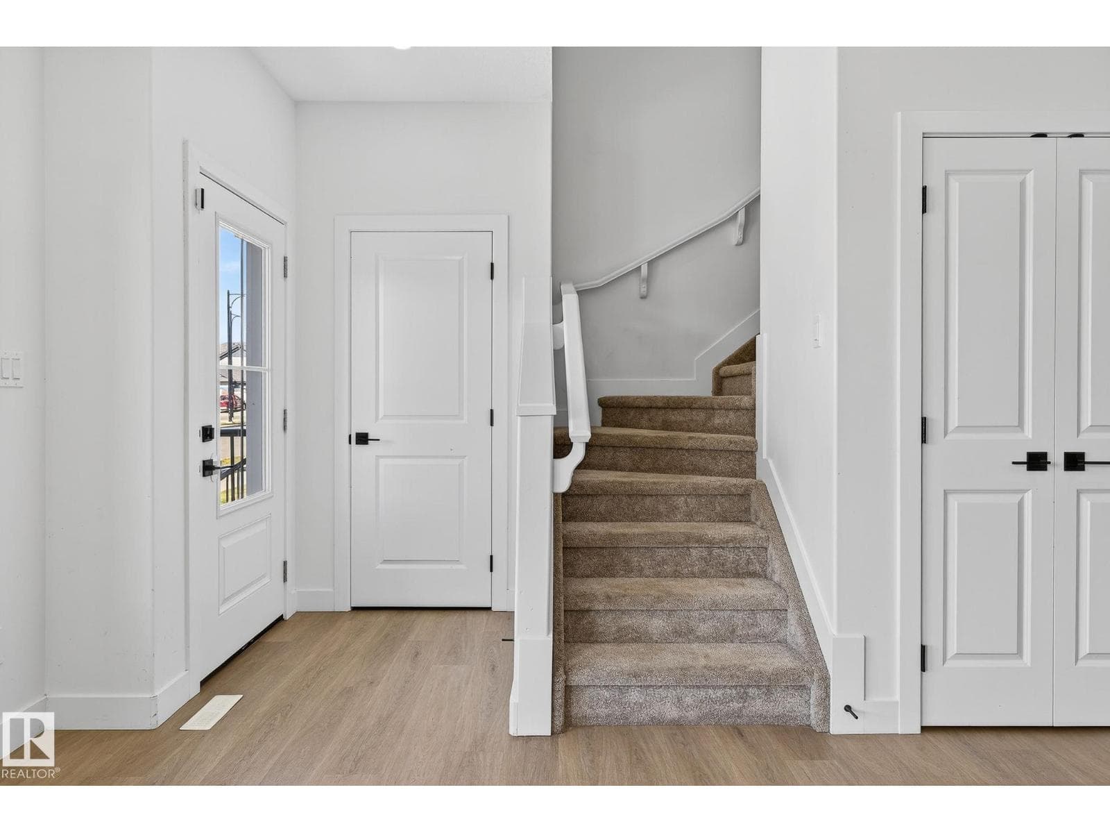 4603 36 ST photo 3