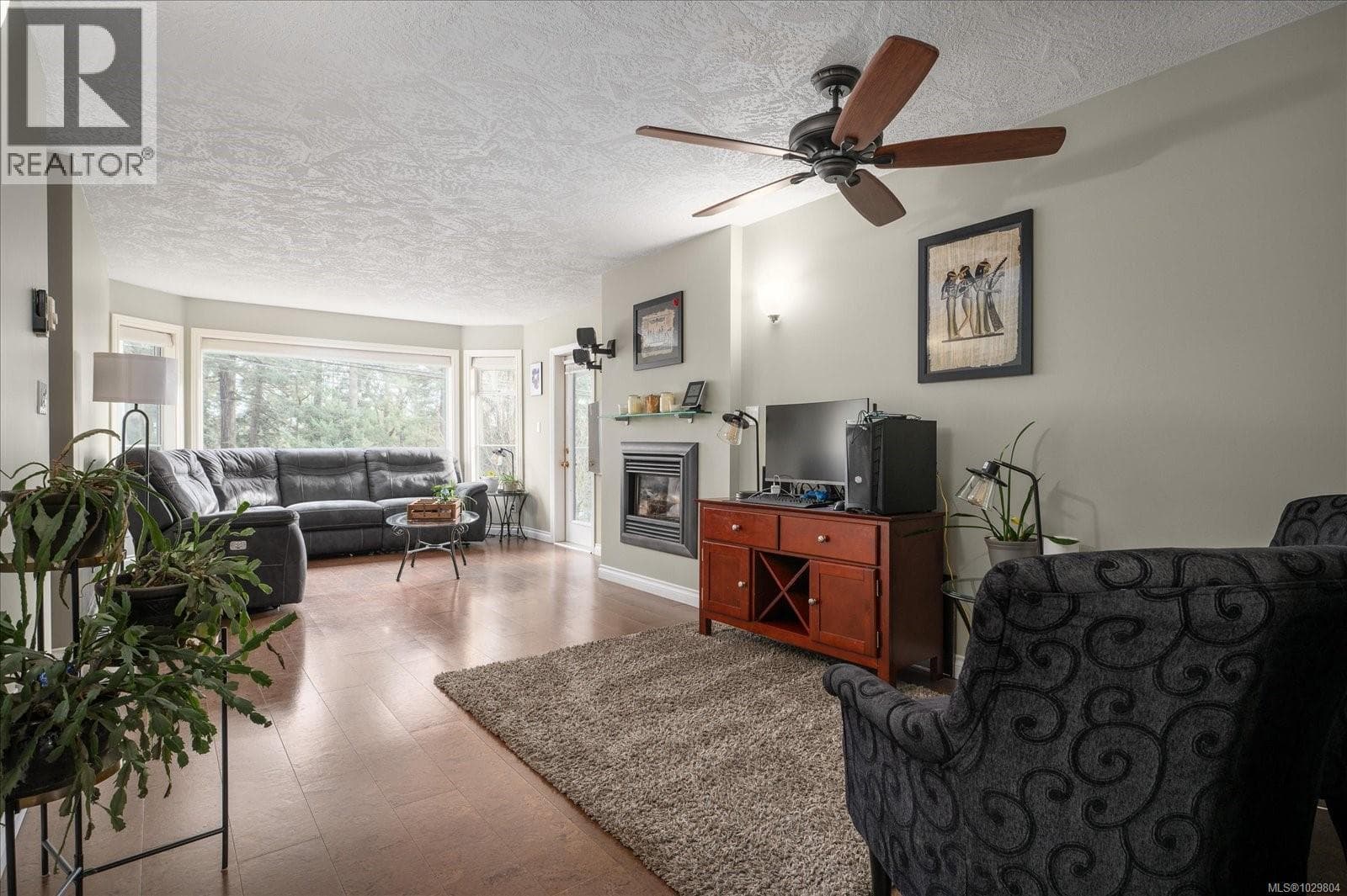 202 2 Doric Ave photo 3