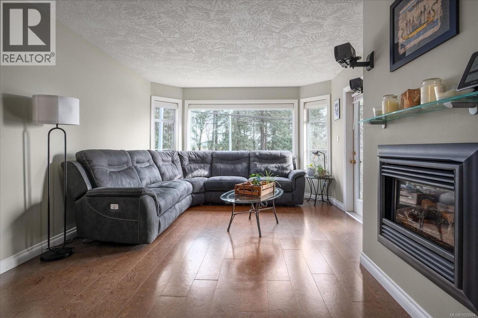 202 2 Doric Ave photo 4