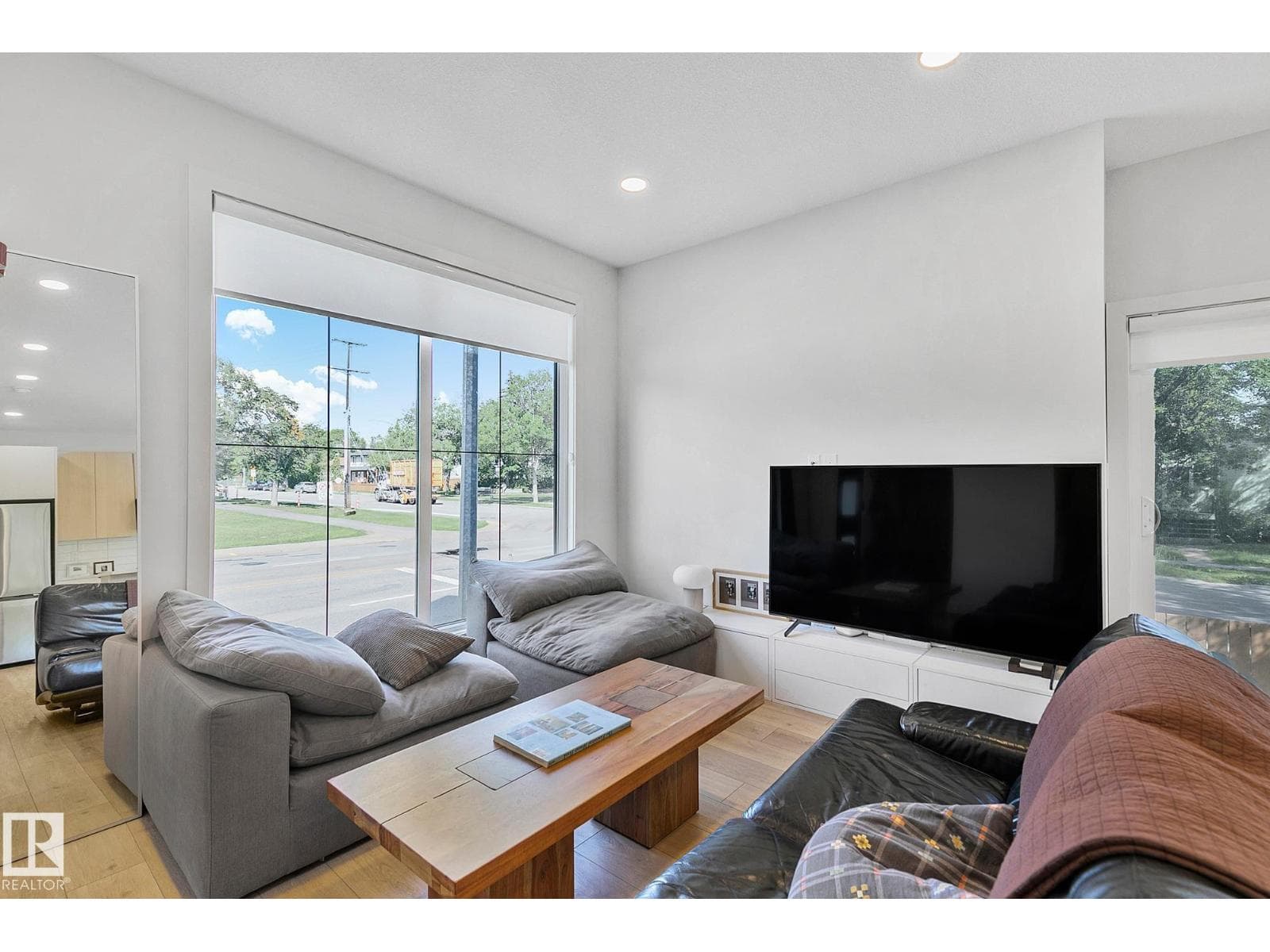 10363 149 ST NW photo 5