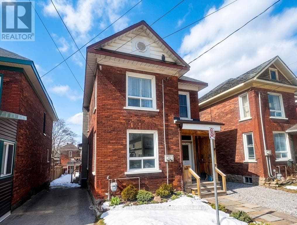 164 CHAMBERS STREET photo 3