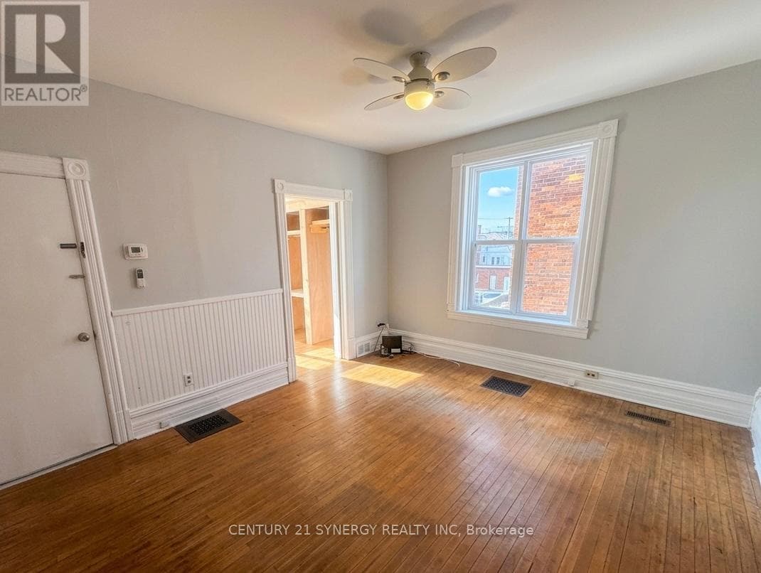 164 CHAMBERS STREET photo 5