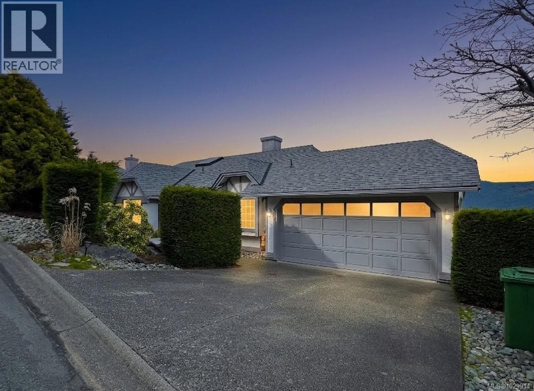 488 Seaview Way photo 2