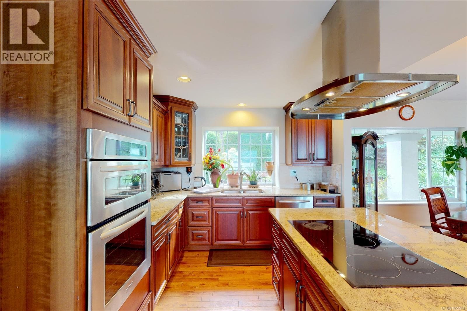 488 Seaview Way photo 4