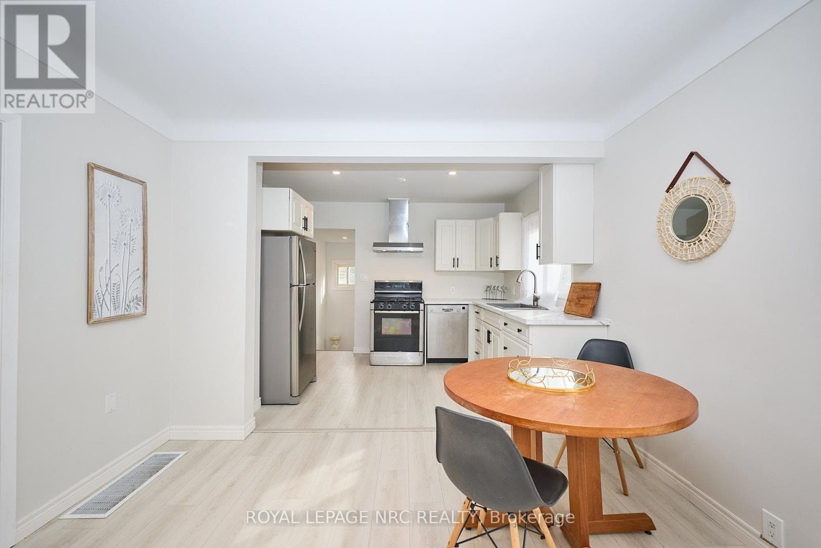 10 FAIRBURN AVENUE photo 5